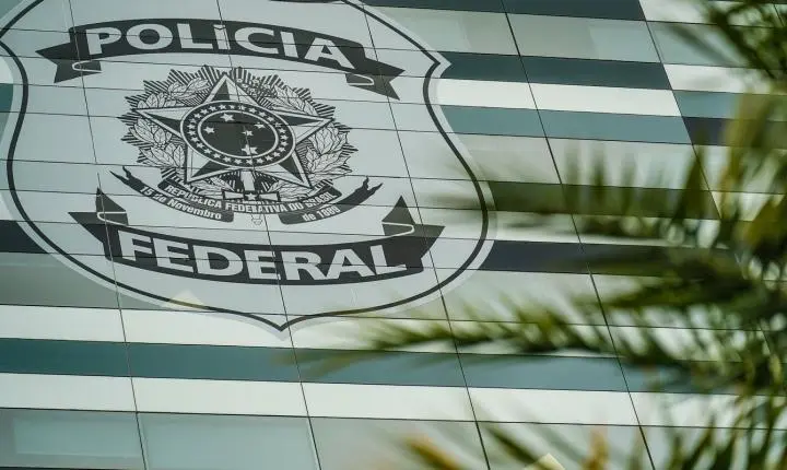 Flávio Bolsonaro nega calúnia contra Lula em manifestação escrita enviada à PF