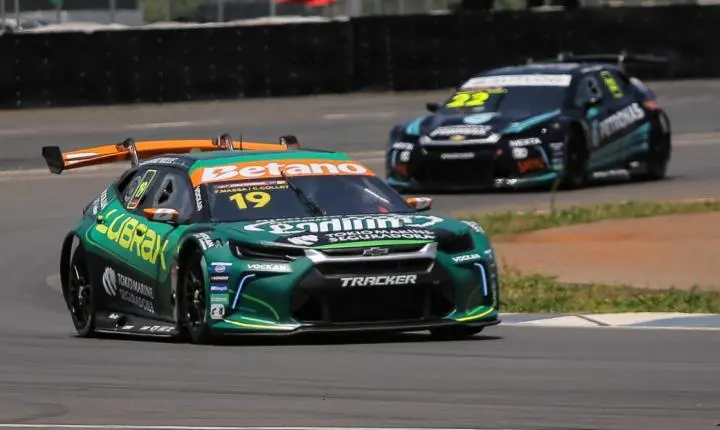 Enzo Elias crava melhor volta e lidera segundo treino da Stock Car em Brasília