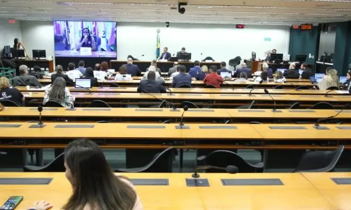 Especialistas propõem autorização para menores de 16 anos dirigirem sob supervisão