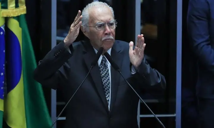 Ex-presidente José Sarney é internado em São Luís com quadro de pneumonia