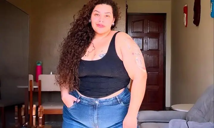 Aila Menezes exibe cicatriz de abdominoplastia após perda de 90kg