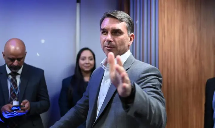 Flávio alega que posts apagados prejudicaram análise do TSE sobre canal