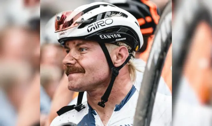 Valtteri Bottas troca avião por bicicleta e pedala 350 km para GP de Singapura