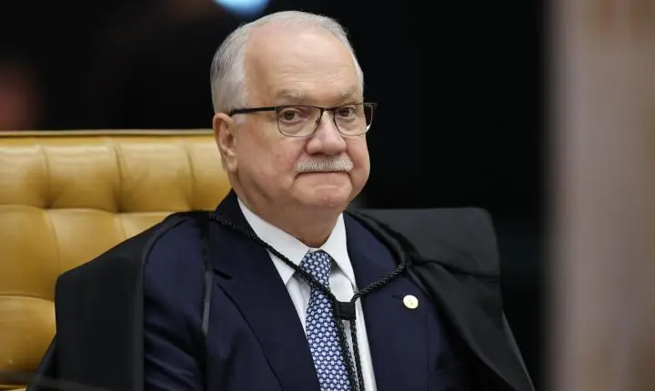 Edson Fachin estuda assumir casos Master e INSS para conter crise no STF