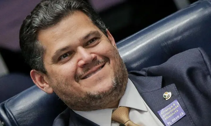 Mensagens revelam forte proximidade entre Davi Alcolumbre e Daniel Vorcaro