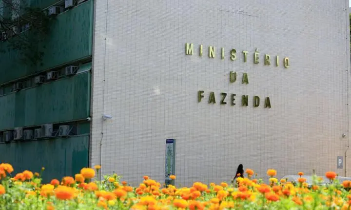 Ministério da Fazenda reduz projeção do PIB para 2026 e aponta juros altos