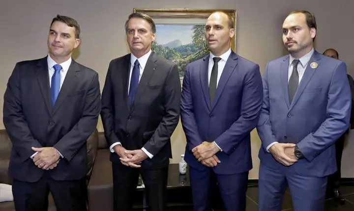 Filhos de Bolsonaro reagem à restrição de visitas imposta por Alexandre de Moraes