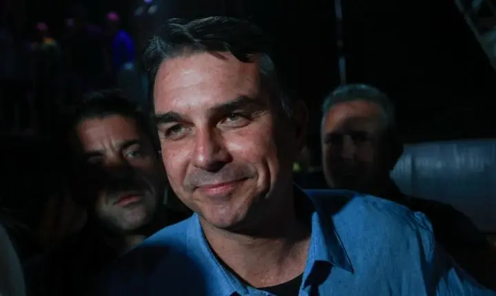 Flávio Bolsonaro deixa Ciro Nogueira fora de lista de apoios ao Senado