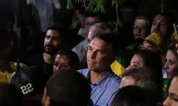 Flávio Bolsonaro impõe condições para liberar sigilos bancários no TSE