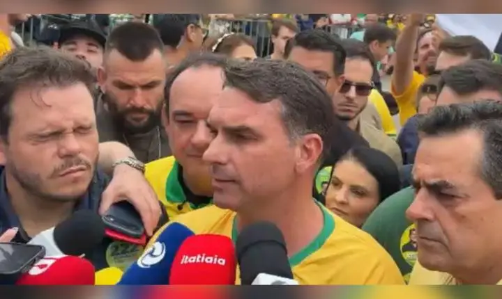 Flávio Bolsonaro cobra Fachin e quer STF contra decisão de Flávio Dino