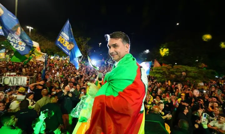 Flávio Bolsonaro cobra resposta de Lula sobre conversas vazadas de Moraes