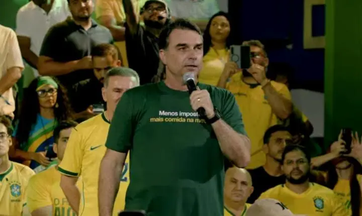 Flávio Bolsonaro assina nota ao STF negando aval para uso de inteligência artificial