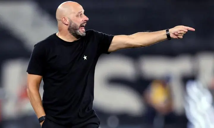 Treinador Franclim Carvalho critica a atuação do Botafogo no clássico