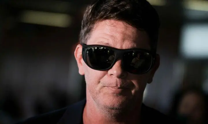 Mario Frias defende Flávio Bolsonaro em caso do filme Dark Horse