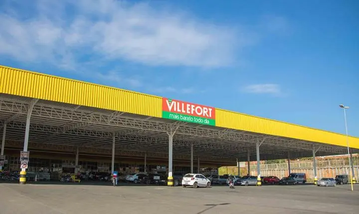 Cliente fica trancada em atacarejo de Goiânia após fechamento