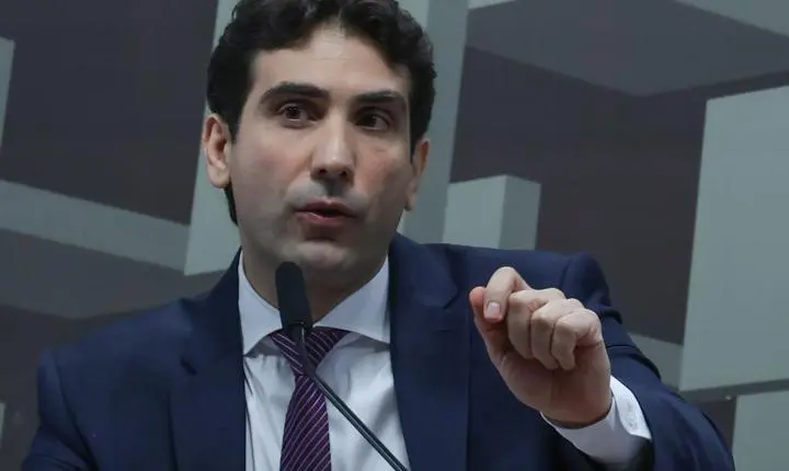 Gabriel galípolo critica empresas que buscam usar o fgc para captação