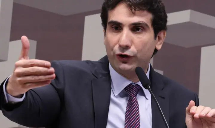 Ações do Banco Master despertaram alerta no Banco Central, detalha Galípolo