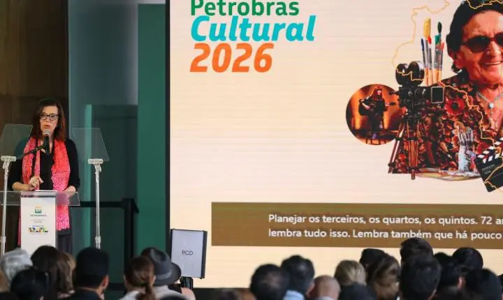 Preço da gasolina deve seguir queda dos preços internacionais, sinaliza Petrobras