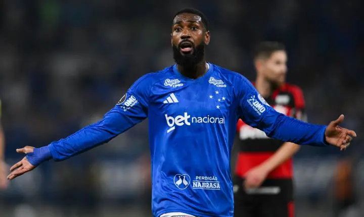 Meia gerson vira alvo de críticas após derrota do cruzeiro para o bragantino