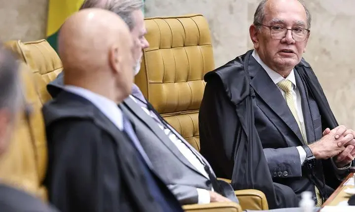 Gilmar cobra de Fachin acesso integral a dados de celular no STF