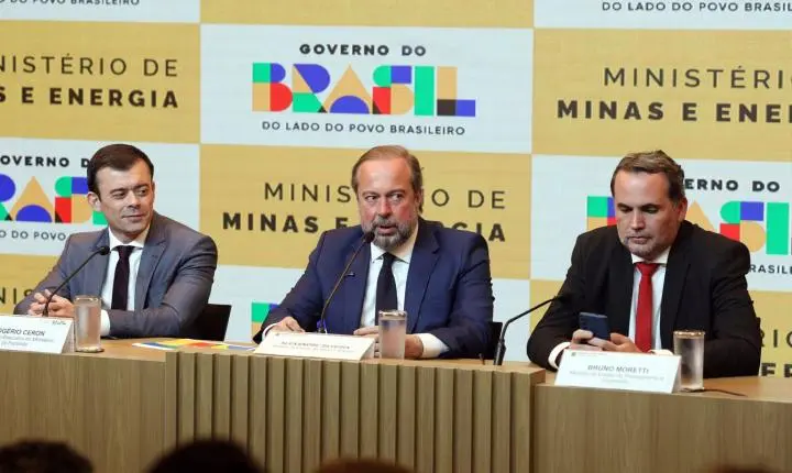 Governo institui auxílio de até R$ 0,89 para estabilizar preço da gasolina