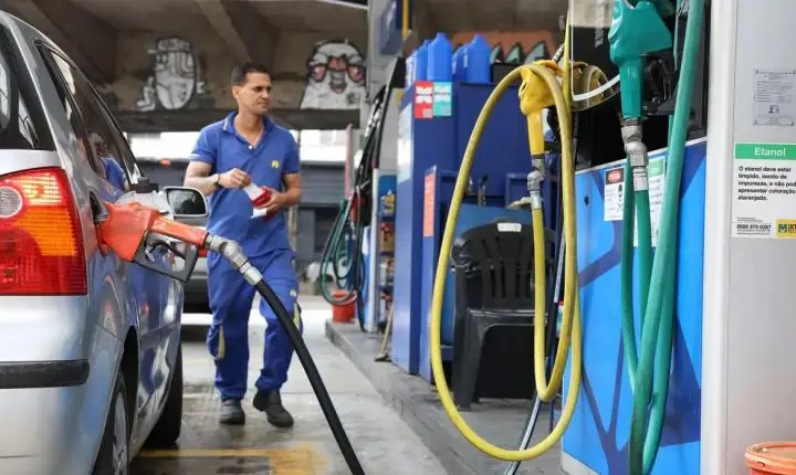 Governo federal sugere subsídio de R$ 0,44 por litro para a gasolina