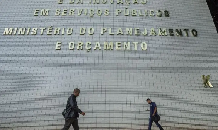 Governo planeja remanejar R$ 20 bilhões no orçamento de 2027