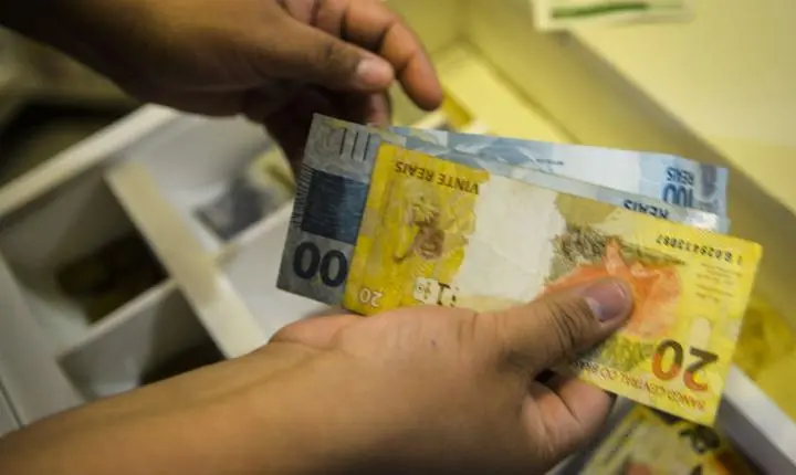 Governo estima salário mínimo em R$ 1.717 para 2027