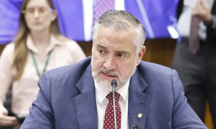 Governo retira urgência de projeto sobre jornada de trabalho
