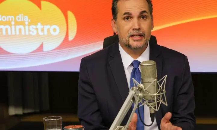 Governo brasileiro utiliza receitas extraordinárias para conter preço dos combustíveis