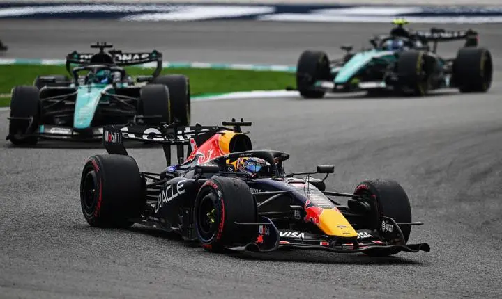 Max Verstappen vence o GP do Bahrein e amplia hegemonia