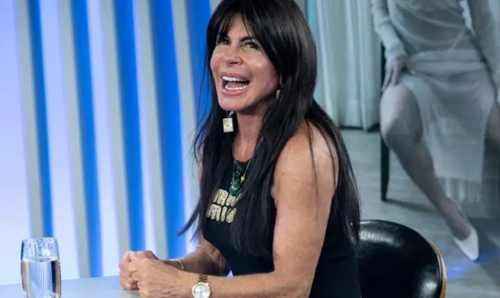 Gretchen revela transplante capilar ao tirar peruca ao vivo na TV