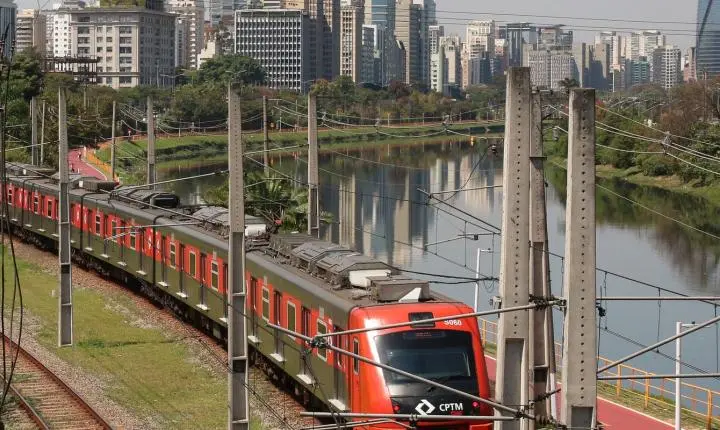 Greve de trens em SP provoca mais de 2 mil km de engarrafamento nas vias da capital