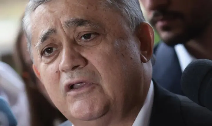 Guimarães afirma que Flávio Bolsonaro fez o L ao apoiar escala 6x1