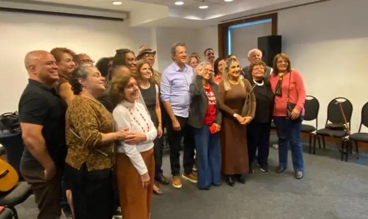 Fernando Haddad se reúne com evangélicos e assina carta de compromisso