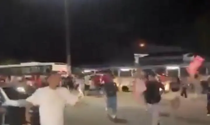Homem dispara para o alto durante manifestação em universidade de Sergipe