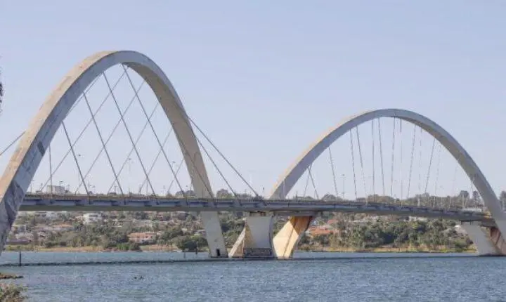 Homem de 35 anos é resgatado após afogamento na Ponte JK em Brasília