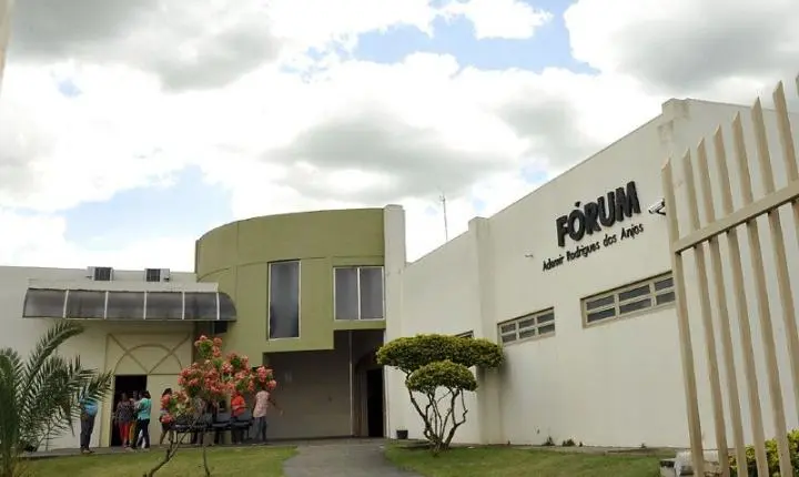 Homem obtém medida protetiva contra ex-companheiro com base na Lei Maria da Penha