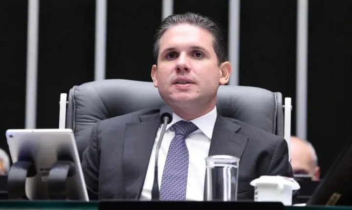 Hugo Motta celebra aprovação de sistema nacional de combate à violência contra mulheres