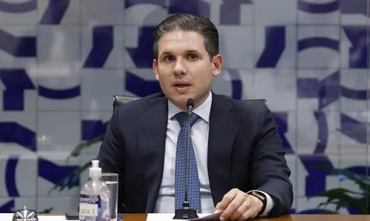 Hugo Motta, presidente da Câmara, critica interferência judicial em emendas parlamentares