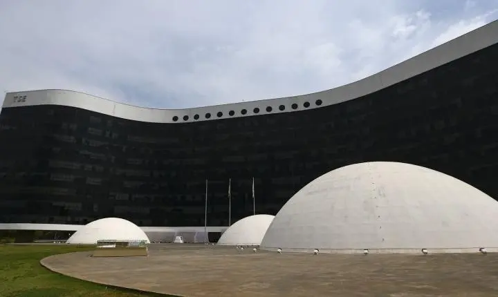 Especialistas alertam para o risco de IA intensificar fake news nas eleições