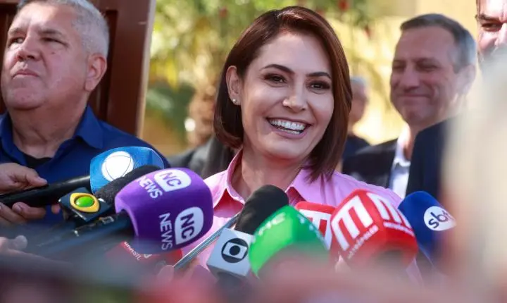 Michelle Bolsonaro lidera a disputa ao Senado no Distrito Federal, diz Igape