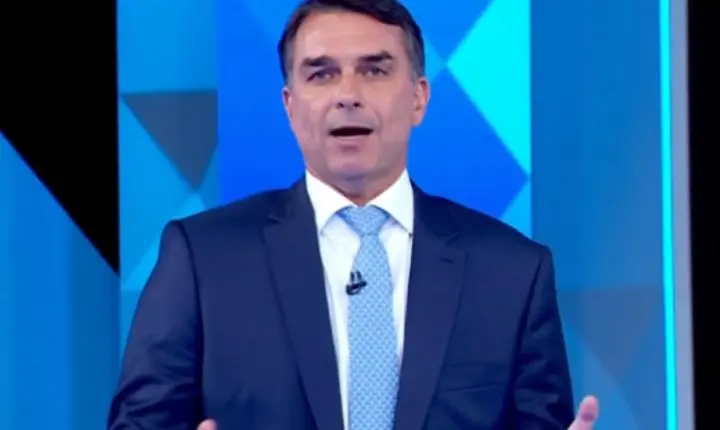 Flávio muda de opinião em debate e eleitores indecisos notam estratégia