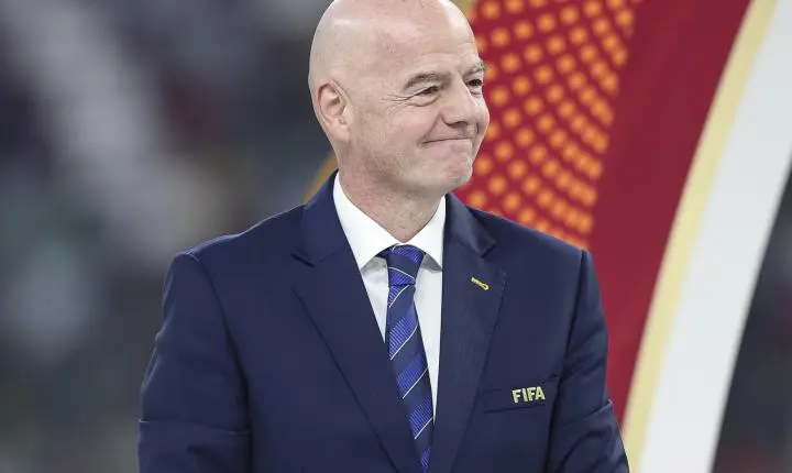 Infantino se corrige após fala que sugeria torcida pela Argentina