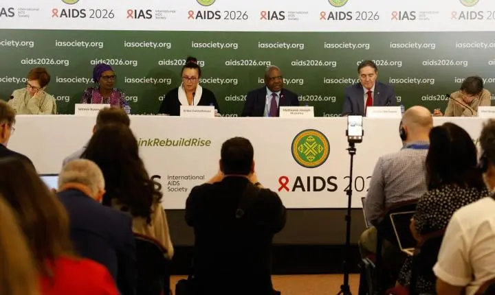 Queda histórica nas taxas de HIV e Aids enfrenta riscos globais de financiamento