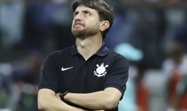 Corinthians sofre nova derrota no brasileirao e técnico defende equipe
