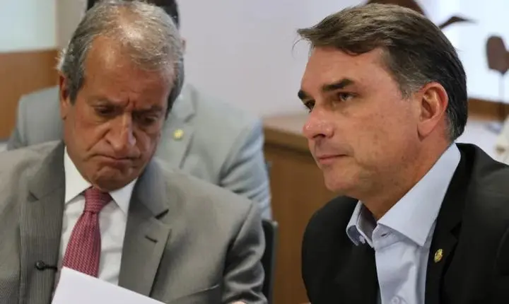 Investigação da Polícia Federal contra Valdemar Costa Neto intensifica pressão na pré-campanha de Flávio Bolsonaro