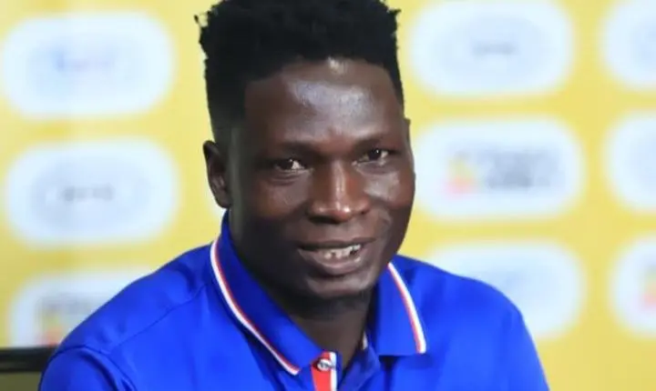 Jogador de futebol de Uganda morre após ser espancado em assalto