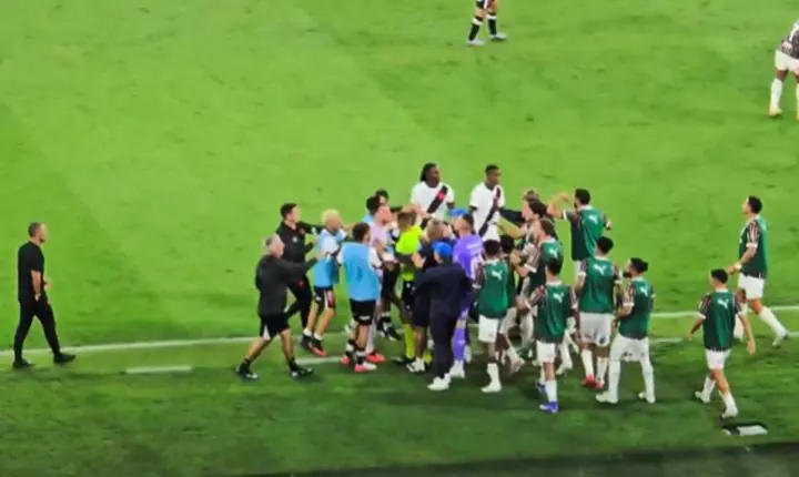 Clássico entre Vasco e Fluminense pelo Campeonato Brasileiro tem princípio de briga