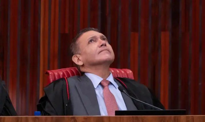 Juristas pedem suspeição de ministro Kássio Nunes Marques no TSE
